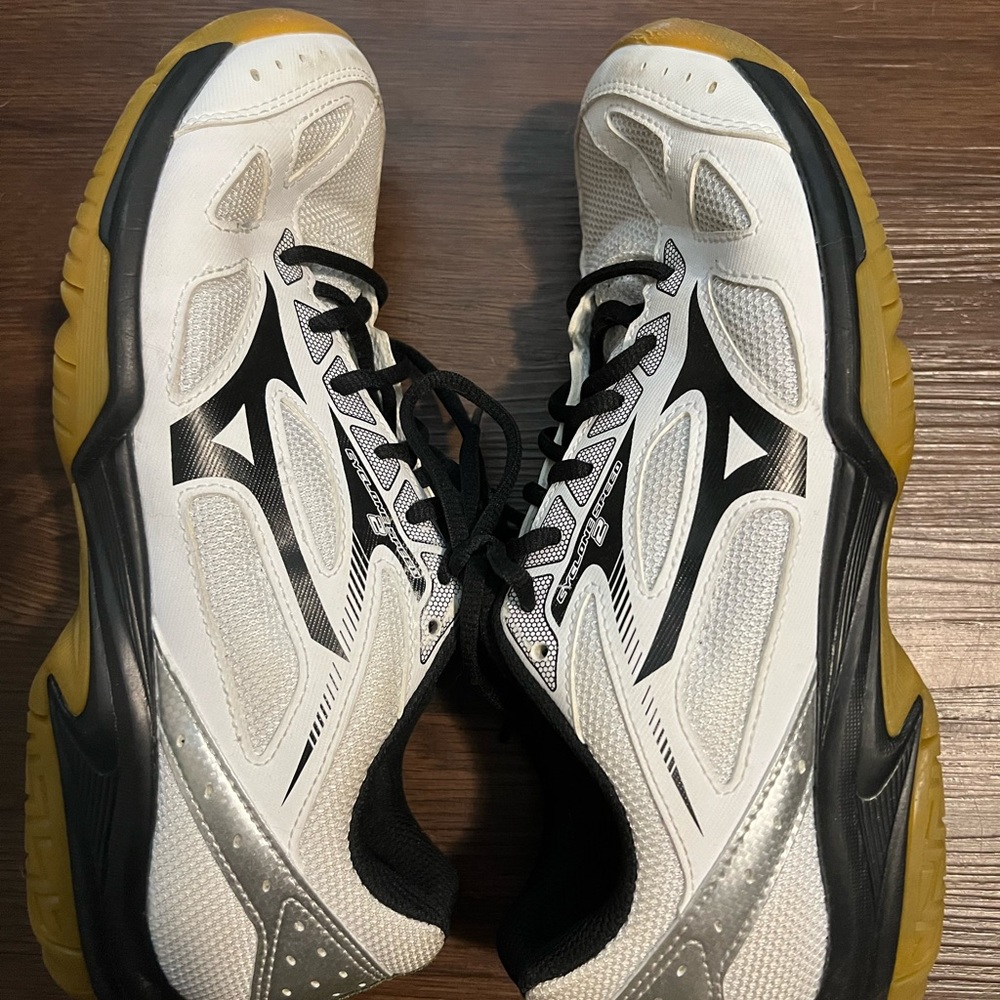 Mizuno womens indoor volleyball shoes